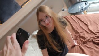    我发现我的继妹正在做色情片 - coolhotav
