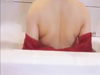    【国产】网红少女-三寸萝莉古典梅花透明肚兜浴缸挑逗诱惑教大家剃毛 - coolhotav