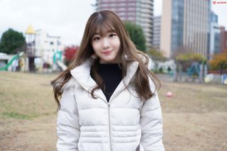    在加尔巴打工的苗条女大学生的惊人性感。表情、动作都很性感。 - coolhotav